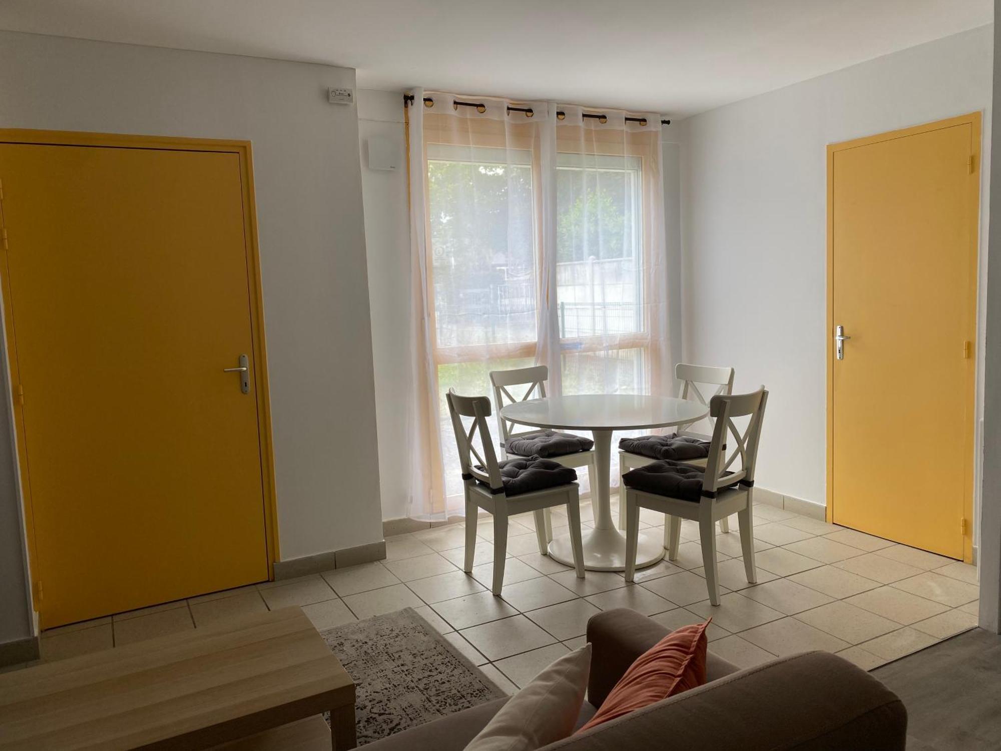Maison Spacieuse Et Confortable 100M2 Avec Jardin Val-de-Reuil Εξωτερικό φωτογραφία